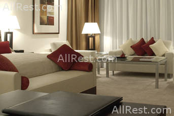 Grosvenor House West Marina Beach 10